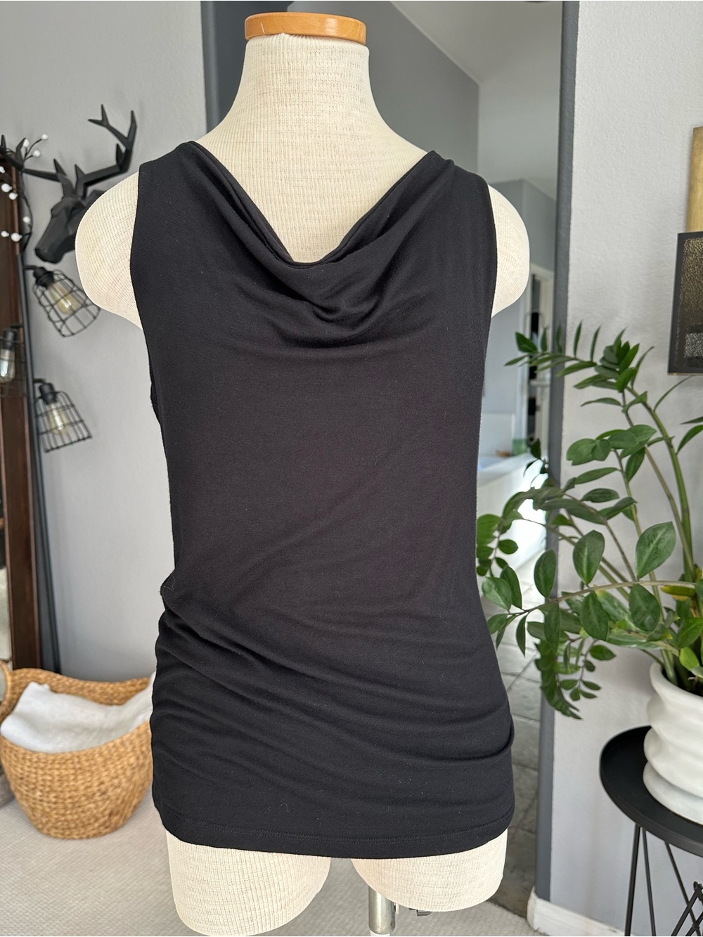 Karen Kane Black Drape Neck Sleeveless Tank, size large